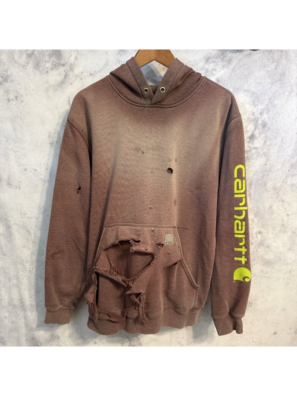Carhartt Thrashed Hoodie Sweatshirt Mens Medium Faded Maroon Workwear K288